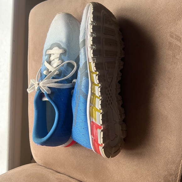 ASICS running shoe - Picture 3 of 4